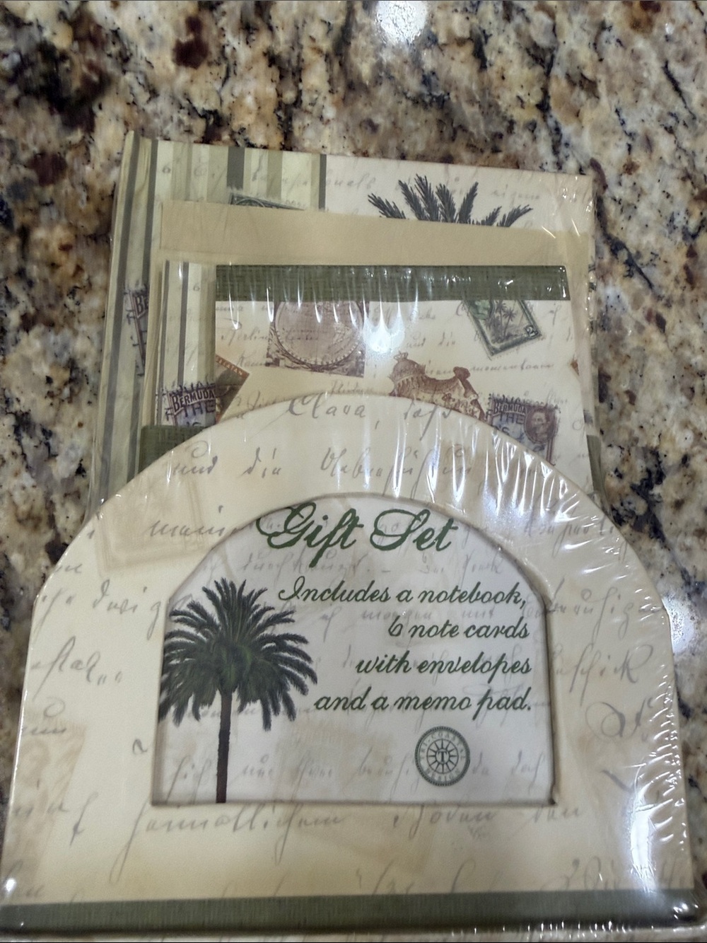 Gift Set - Picture 4 of 10